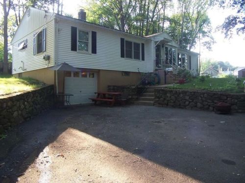 55 Lavallee Ter, Worcester, MA 01603-1434