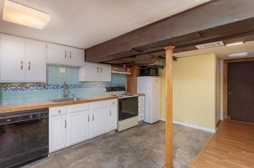 94 Great Hl Dr, Weymouth MA 02189 exterior