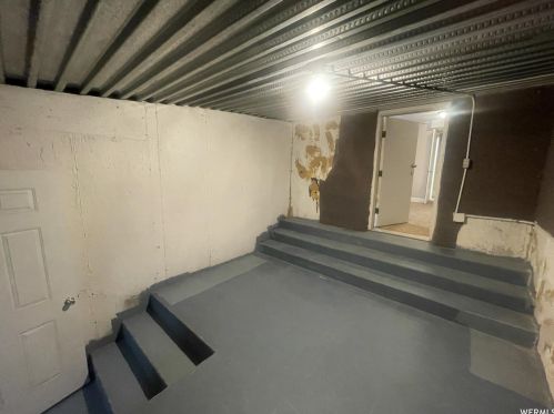 2193 Gyrfalcon Dr, Sandy UT 84092-4049 exterior