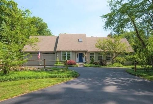 65 Cleveland St, Norfolk MA  02056-1048 exterior