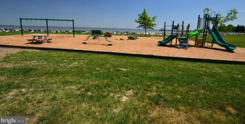 1176 Bayview Ave, Shady Side MD 20764-9523 exterior