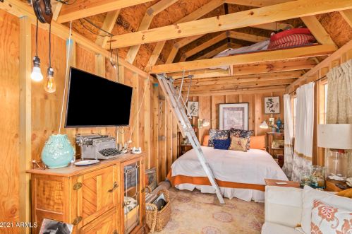 42010 3 St, Phoenix AZ 85086-7300 exterior