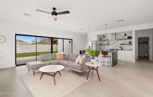 1038 Clarendon Ave, Phoenix AZ 85033-4119 exterior