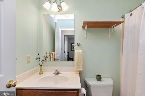 2 Wesley Dr, Carlisle PA 17015-4377 exterior