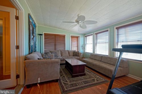 239 Hampshire Dr, West Deptford NJ 08096-4206 exterior