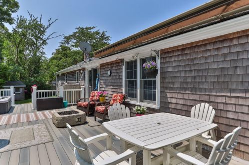2 Uncle Zlotis Rd, Chatham MA 02633-1595 exterior