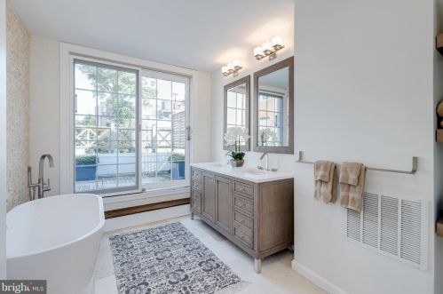 335 6 St, Philadelphia PA 19140-4560 exterior