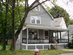 28 Curve St, Newton, MA 02465-2207