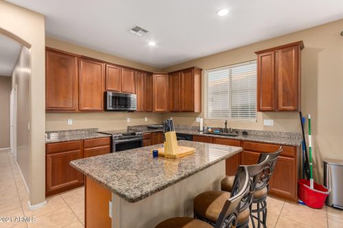 2607 Apollo Rd, Phoenix AZ 85042-5381 exterior