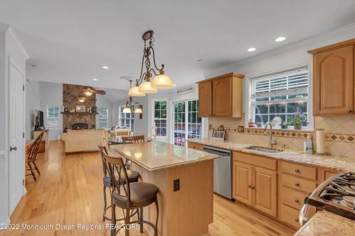 8 Bailey Ct, Jackson Twp NJ  08527-4459 exterior