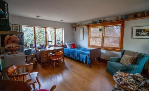 77 Mcclellan St, Amherst MA 01002-2012 exterior