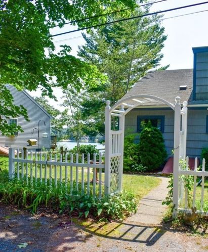 137 Micajah Pond Rd, Plymouth, MA 02360-5832