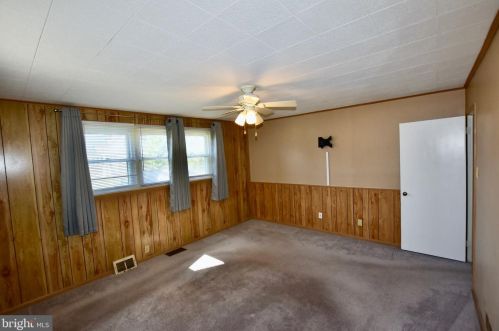 353 Hendrickson Ave, West Deptford NJ 08096-1327 exterior