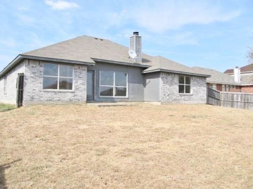 3108 Creekside Dr, Garland TX  75048-2364 exterior