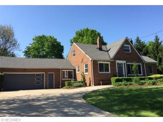 6220 Pleasant Valley Rd, Cleveland, OH 44129-6732