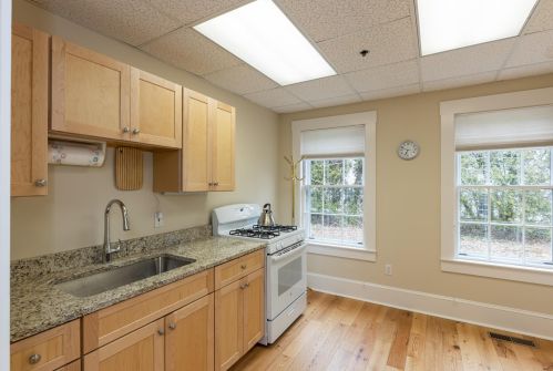 78 Main St, Falmouth MA 02540-3129 exterior