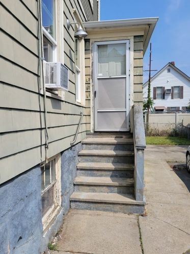 67 Winsor St, New Bedford MA 02744-1843 exterior