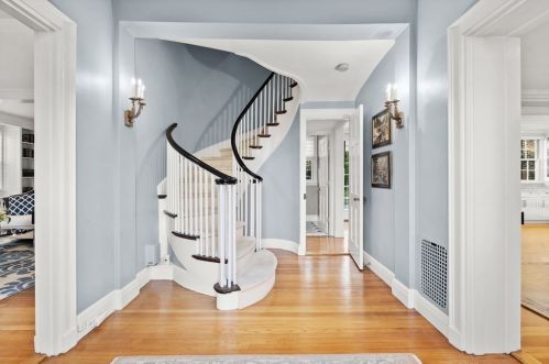 48 Cary Ave, Milton MA 02186-4222 exterior