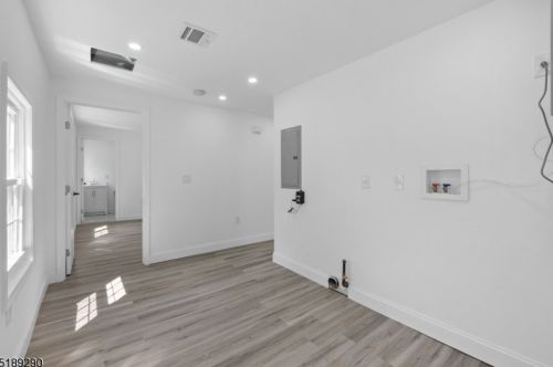 11 Voorhis Pl, Skyline Lakes NJ  07456-2219 exterior