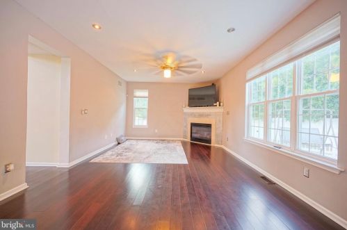 128 Betsy Ross Way, West Deptford NJ 08096-6872 exterior