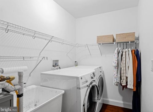 985 6th St, Philadelphia PA  19123-1405 exterior