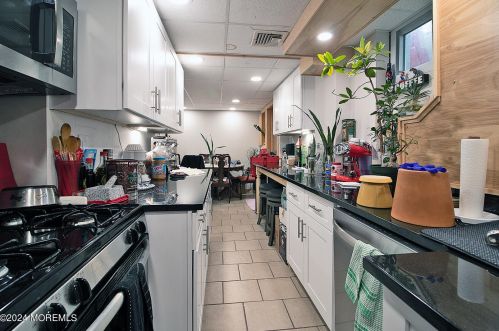 1062 Lakehurst Ave, Jackson Twp NJ 08527-5250 exterior