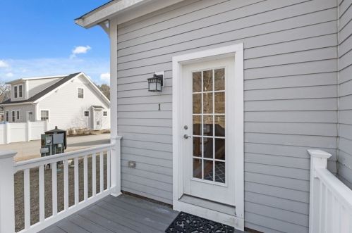 1 Taylor Ln, Hingham MA  02043-1676 exterior