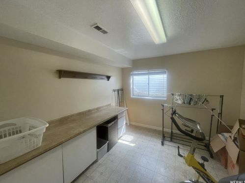 2193 Gyrfalcon Dr, Sandy UT 84092-4049 exterior