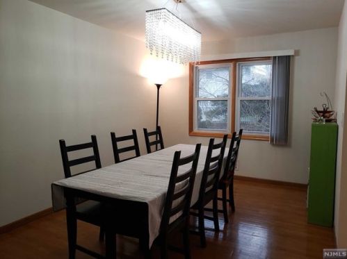 9 Burns Pl, Cresskill NJ  07626-1003 exterior