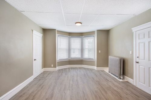 556 Bradford Ave, Fall River MA 02721-1017 exterior