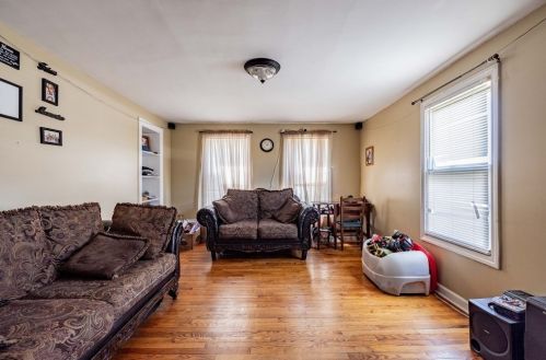 89 Mechanic St, Montgomery MA 01085-3073 exterior