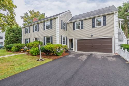 992 Brook Rd, Milton, MA 02186-4102