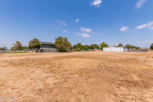 4210 Country Gables Dr, Phoenix AZ 85053-4528 exterior