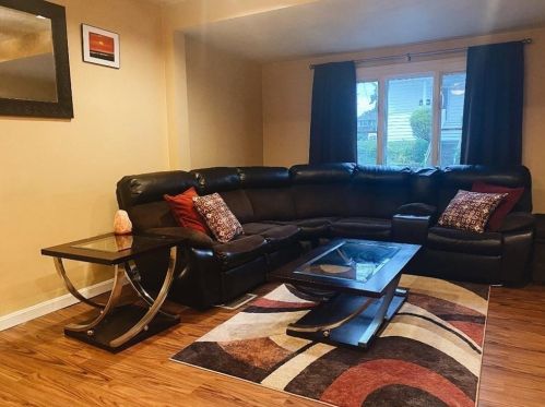 12 Commonwealth Ave, Worcester, MA 01604-1909