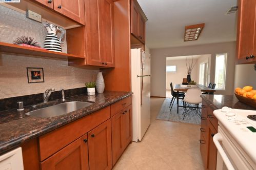 14297 Tiburon Rd, San Leandro CA 94577-6536 exterior