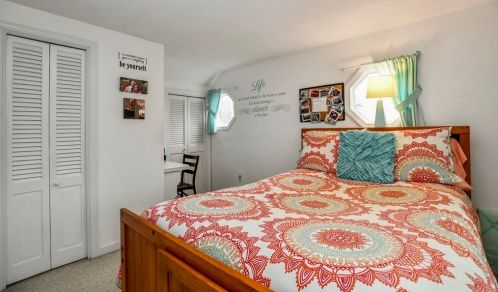 50 Pleasant St, Whitman MA 02382-2118 exterior