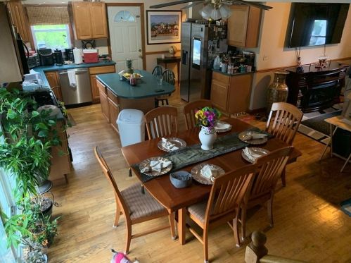 1122 Mammoth Rd, Dracut MA 01826 exterior