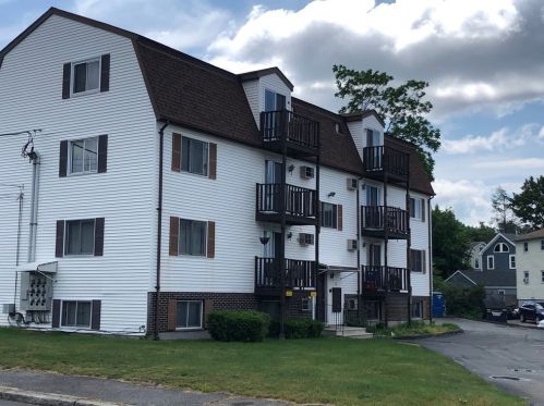 18 Airlie St, Worcester, MA 01606-3200