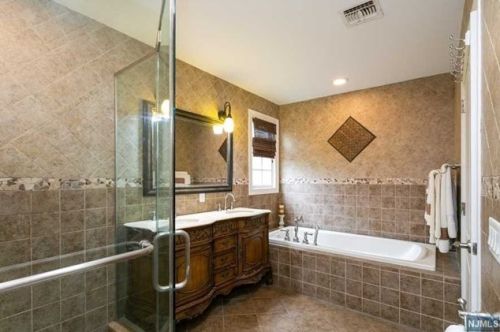 86 Lexington Ave, Cresskill NJ  07626-1216 exterior