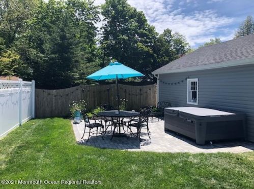 72 Rumson Rd, Little Silver NJ 07739-1332 exterior