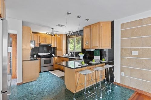 411 Parker St, Newton MA 02459-2545 exterior