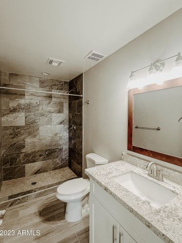 2221 27th St, Phoenix AZ 85008-4924 exterior