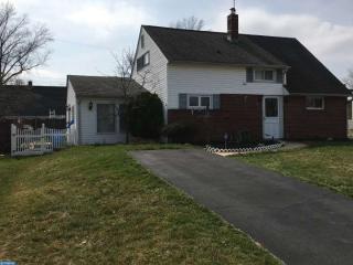 35 Rambler Ln, Levittown PA  19055-1401 exterior