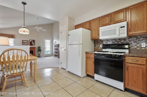 11 Manchester Ct, Jackson Twp NJ 08527-3972 exterior