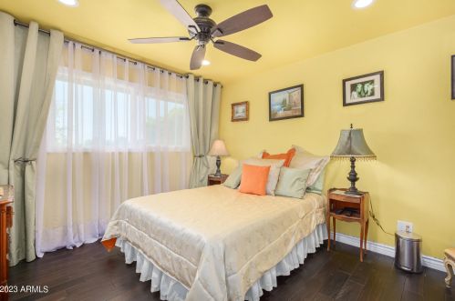 4210 Country Gables Dr, Phoenix AZ 85053-4528 exterior