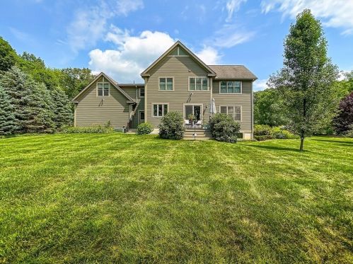 7 Moody Field Rd, Amherst, MA 01002-2670