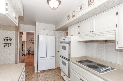 8738 Bruce Dr, Niles IL 60714-2344 exterior