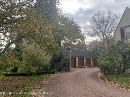 40 Independence Rd, Tinton Falls NJ  07701-6020 exterior