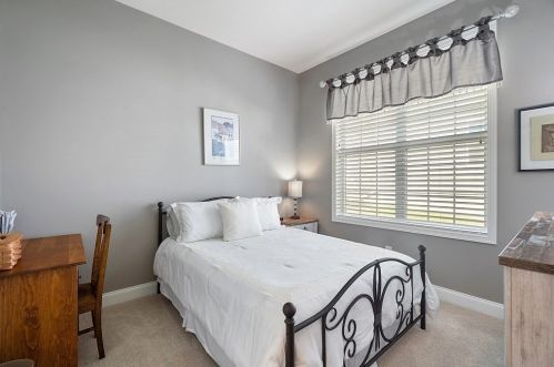 71 Pinetree Dr, Methuen MA 01844-1268 exterior