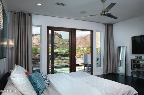 4621 Camelback Rd, Phoenix AZ 85033-1534 exterior